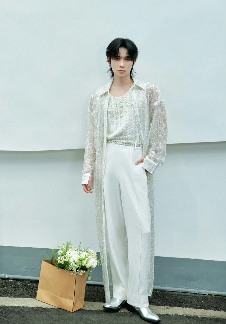 井胧用一盘咸菜征服6位艺人 被井胧的腌黄瓜狠狠种草了！从vlog里的认真腌制到节