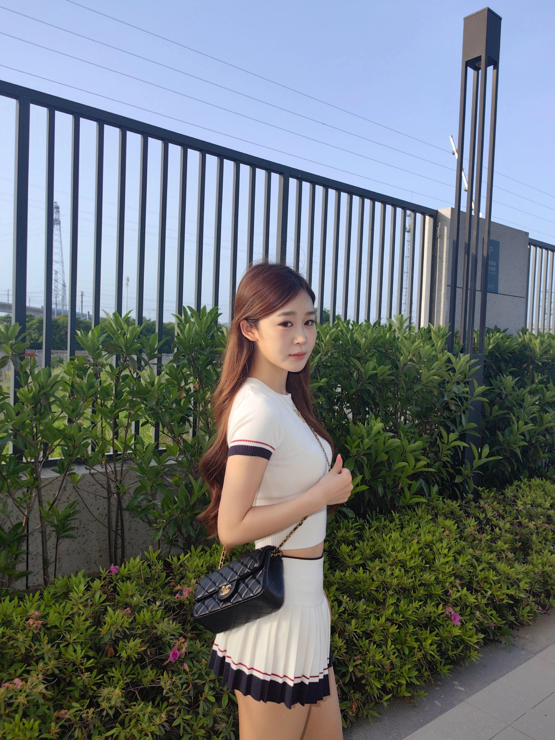 一个人再痛苦也比找个猪头发朋友圈好