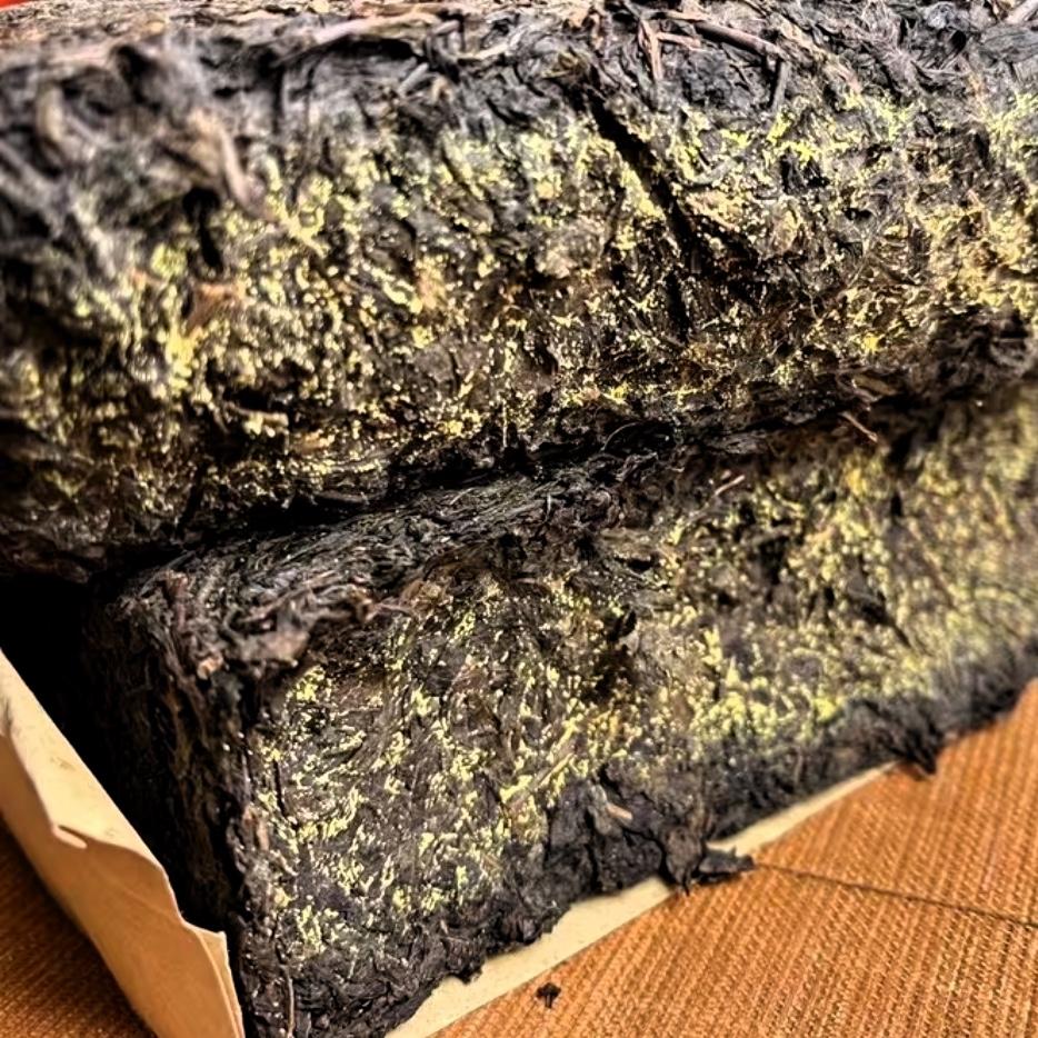 暂定三年内不喝六堡茶，逛完茶叶城后，因为价格飞涨，人为做旧茶，以次充好，品质混乱