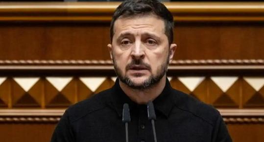 打了三年，血都快流干了，乌克兰才看明白一件事： 那个口口声声要你命的“敌人”，伸