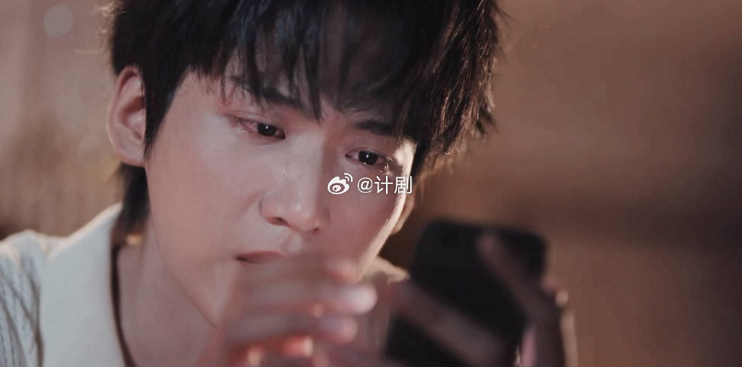 终于等到周柯宇哭碎的这集电视剧炽夏周柯宇轻点演吧我真的扛不住，陆西骁那么骄傲的人