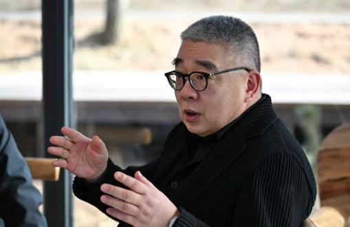 复旦大学钱文忠教授说：
“年轻人一定要对钱有概念。一杯奶茶20块钱，相当于6瓶牛