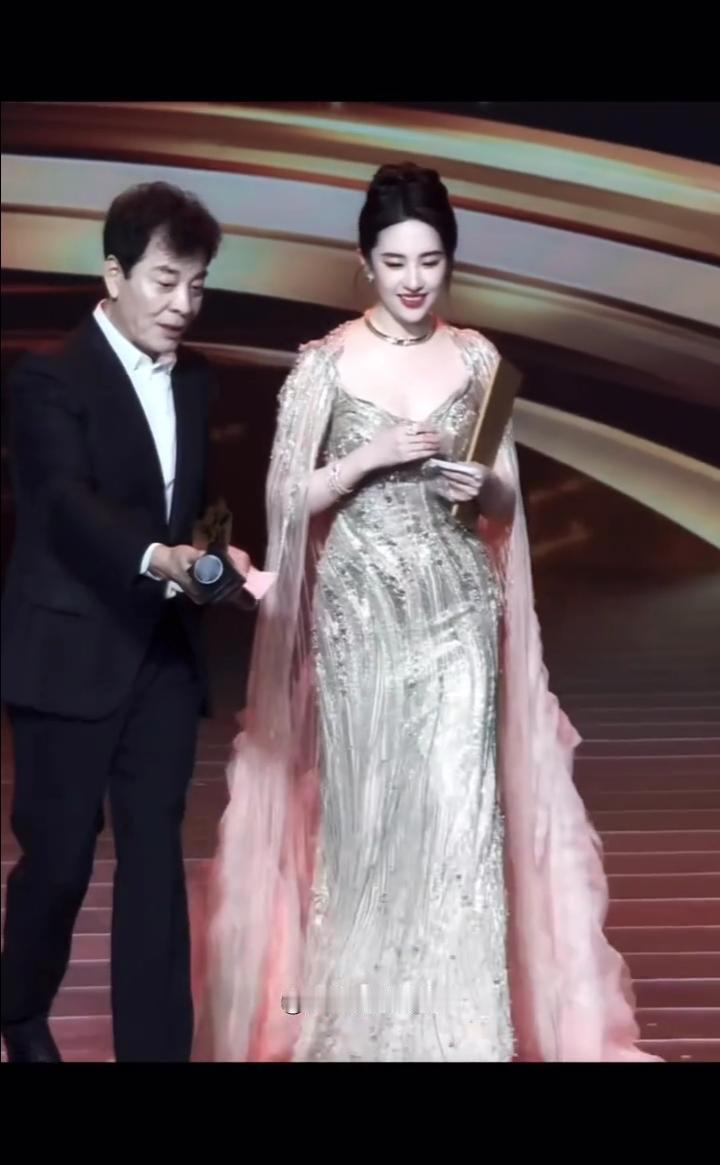 LYF的小梨涡。