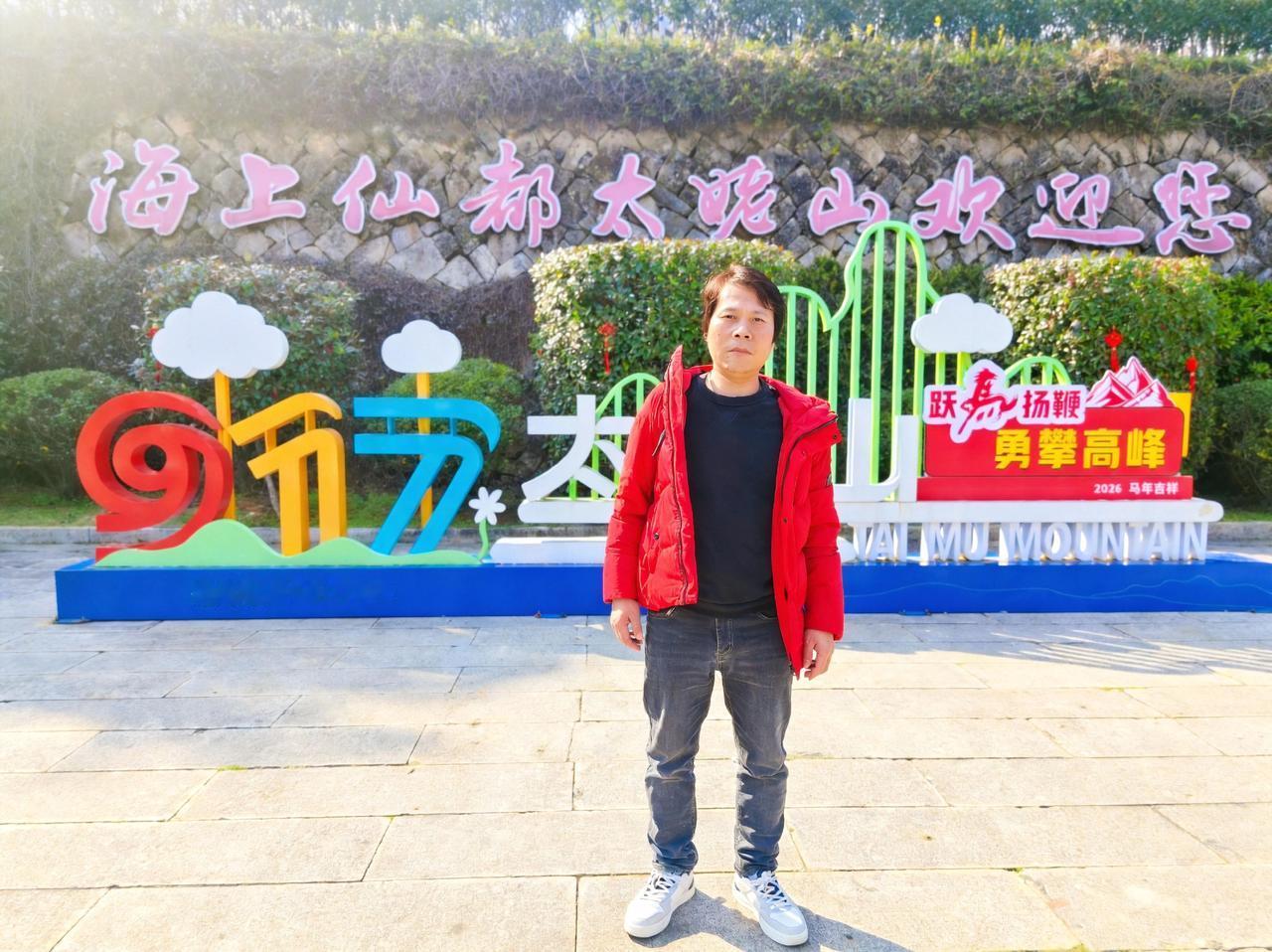 我们只是借助这副皮囊来感受世界 终其一生 什么都拥有不了 也什么都留不住 所以尽