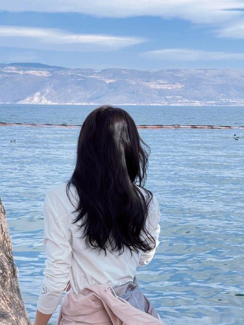 女人，别在别人的期待里，耗尽自己的人生
 
在无法重来的人生里，请尽量快乐。
被