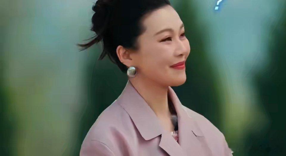 阿云嘎放羊时听歌羊丢了阿云嘎放羊听歌弄丢小羊的故事已经够好笑，黄子弘凡一句该把羊