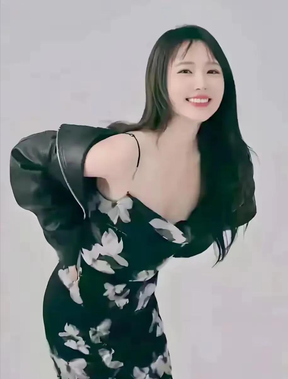 孙耀琦这位山东姑娘，身高172cm，身形高挑出众。她曾在影视作品中饰演过潘金莲，