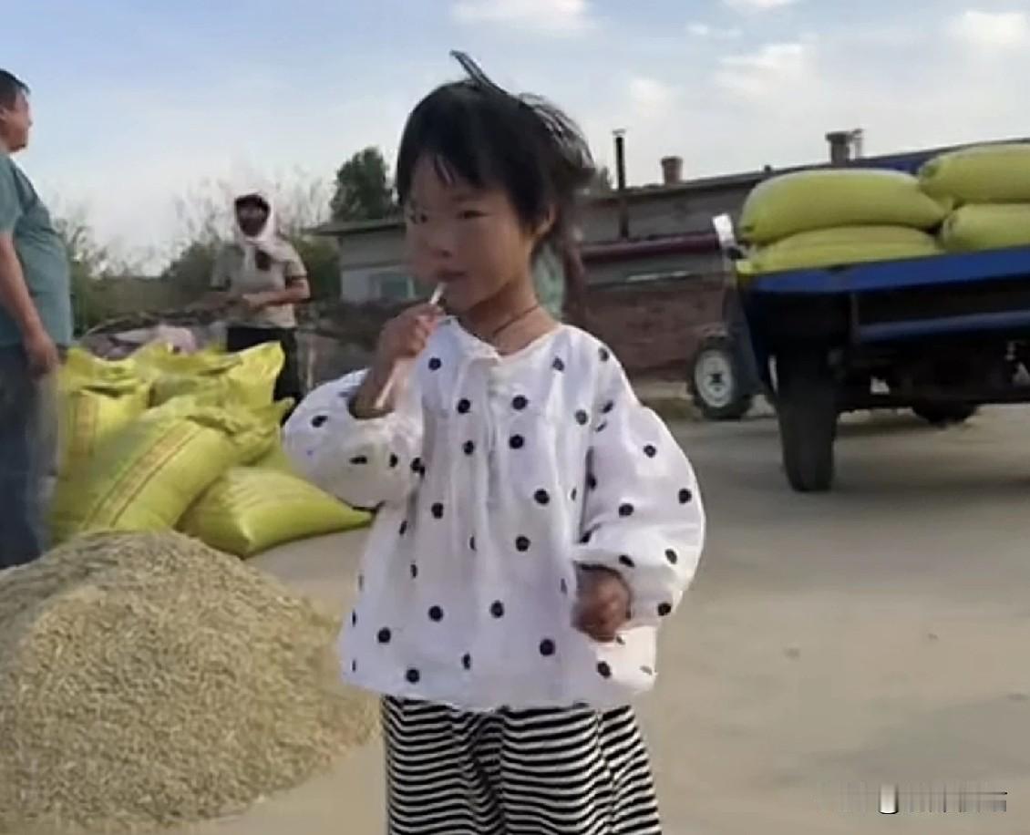 朝阳小女孩失联，家人出10万元重金悬赏，其实拿这个钱没有必要，大家都愿意无偿提供