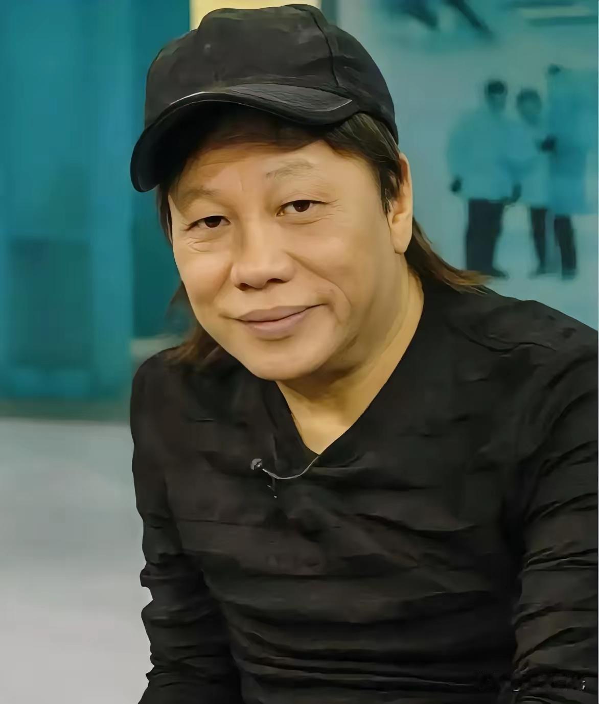 77岁梁小龙猝然离世，全网才懂：他银幕上是铁血硬汉，生活里最放心不下的，是小20