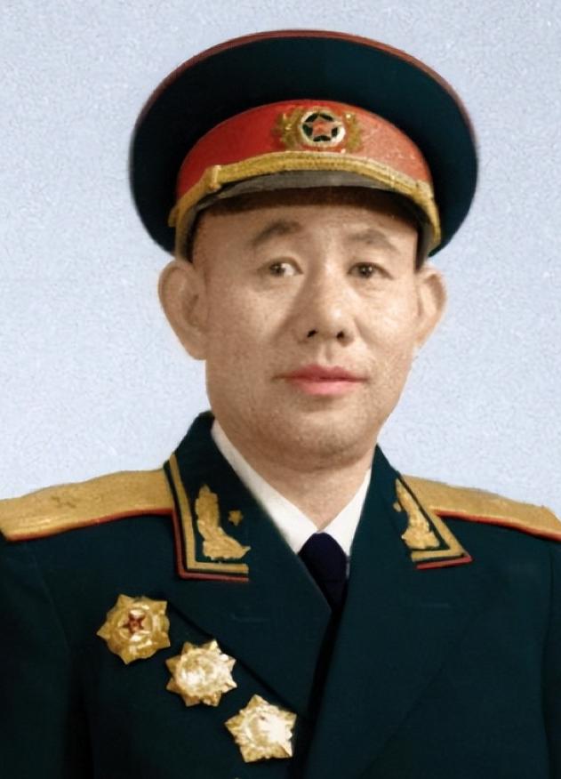 1951年，一群志愿军战士在撤退时，猛然发现眼前狭隘的小山谷里，竟然出现了成千上