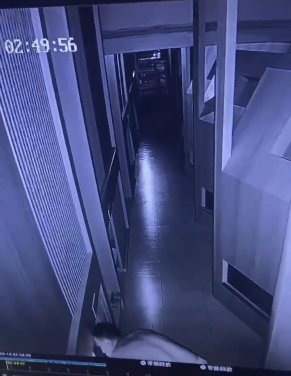 男子在洗浴中心休息时遭同性猥亵，隔天被告知对方有艾滋。

湖南长沙的徐先生在一家