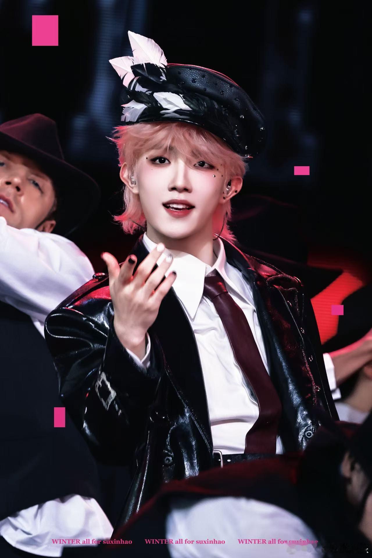 苏新皓头像换饼图 换新头像也太会选了，圆乎乎的小饼脸，越看越萌越看越喜欢 