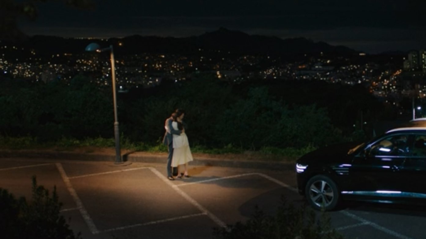 给人一种电影《La La Land》中的一个场景的感觉😍 