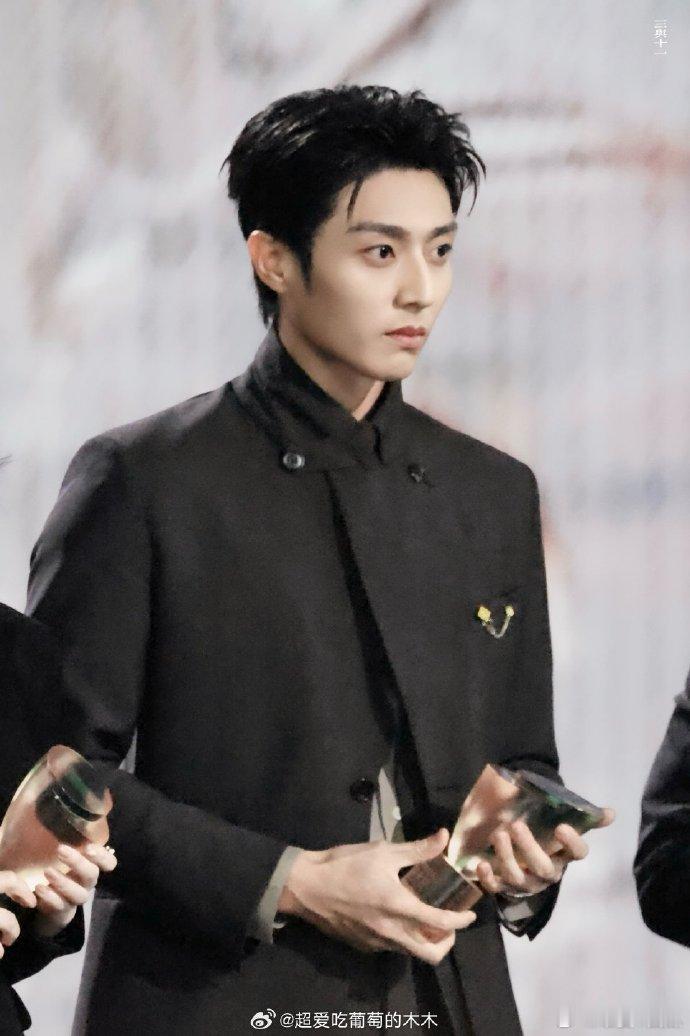 陈靖可年度突破剧集演员 陈靖可拿奖真的狠狠骄傲！陈氏男演员扎堆的名场面，加上口误