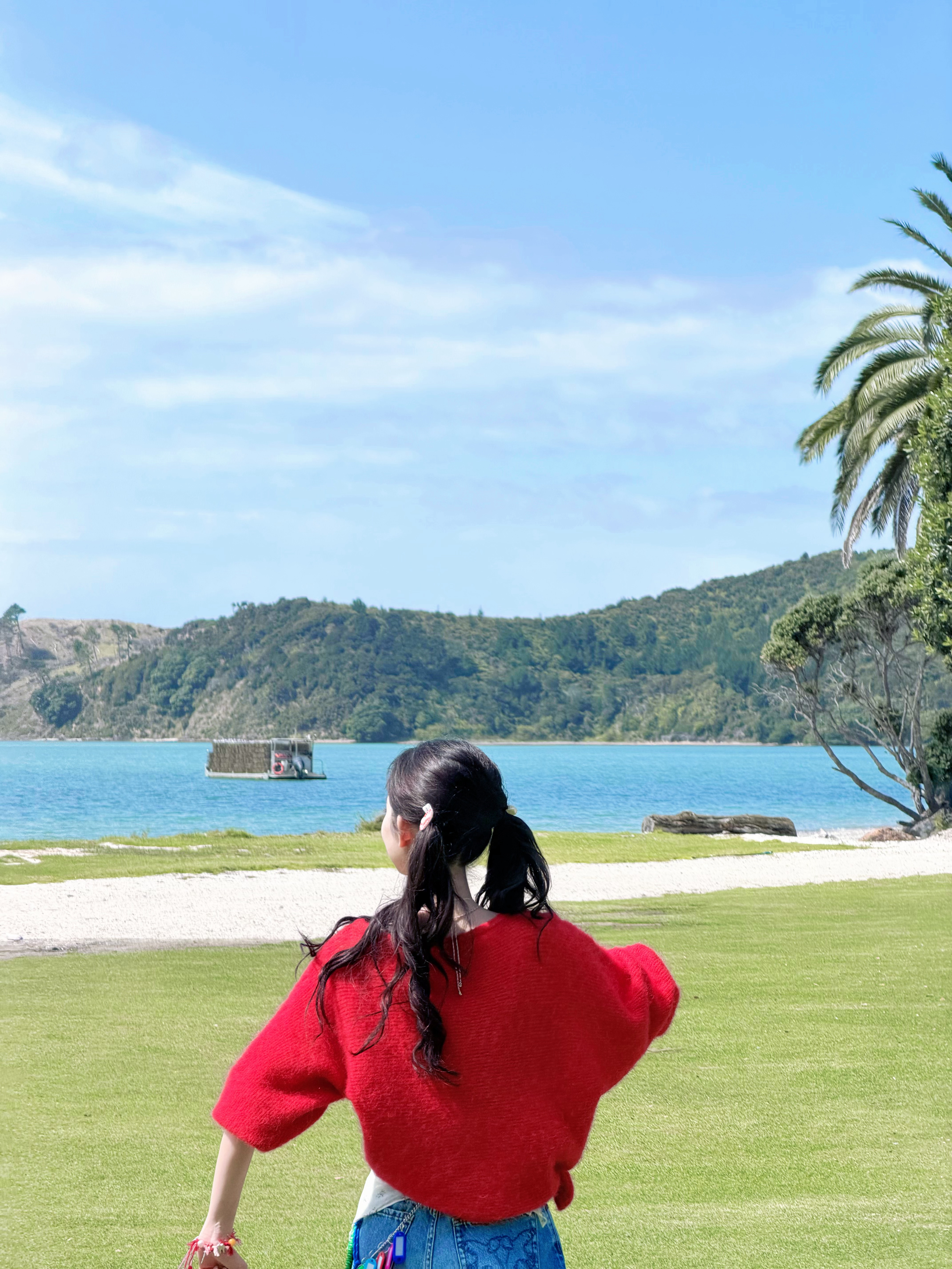 在海边追着风，在窗边望着云，一口甜意漫过舌尖，把日子过成温柔又鲜活的诗。 