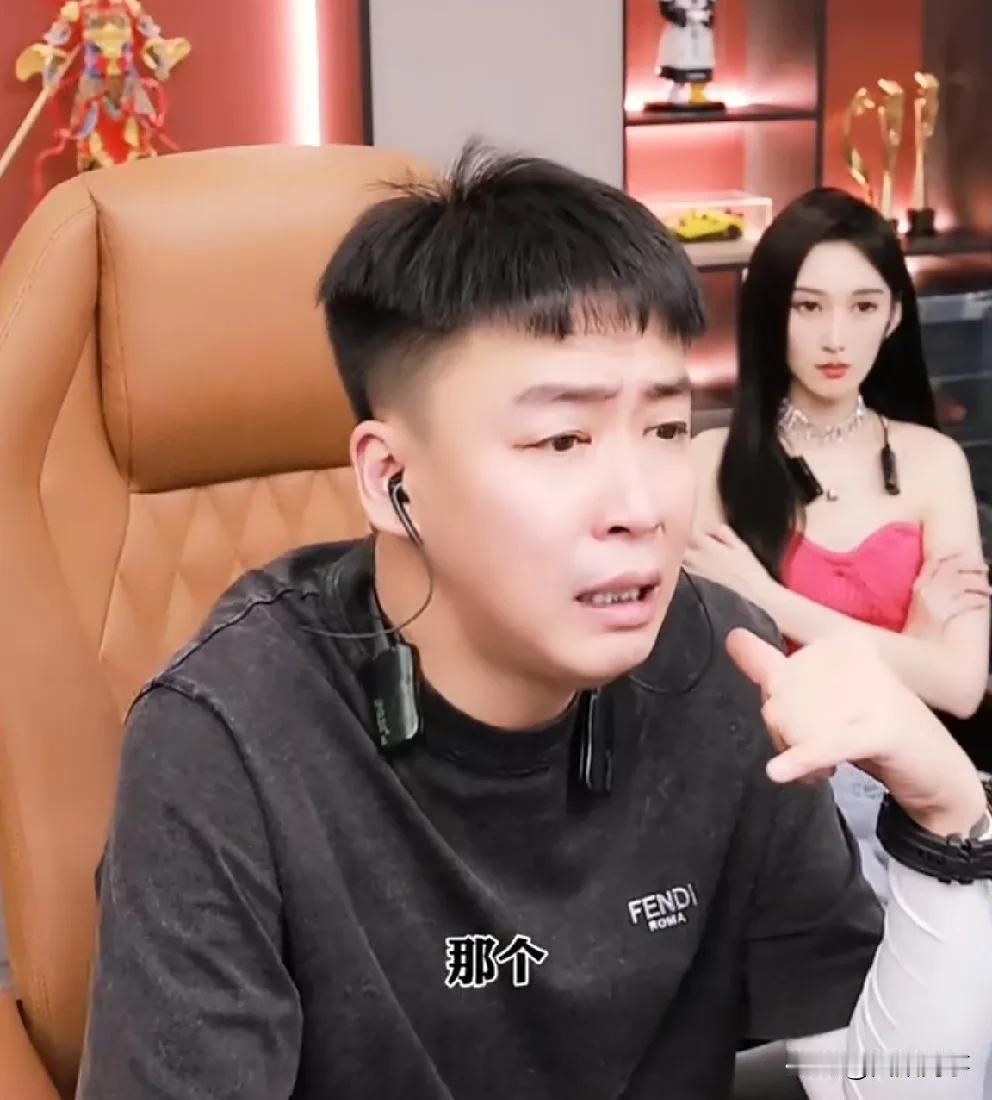 刘一手给T佑发生日祝福！

        刘一手许久没动态，4864粉丝怀疑是