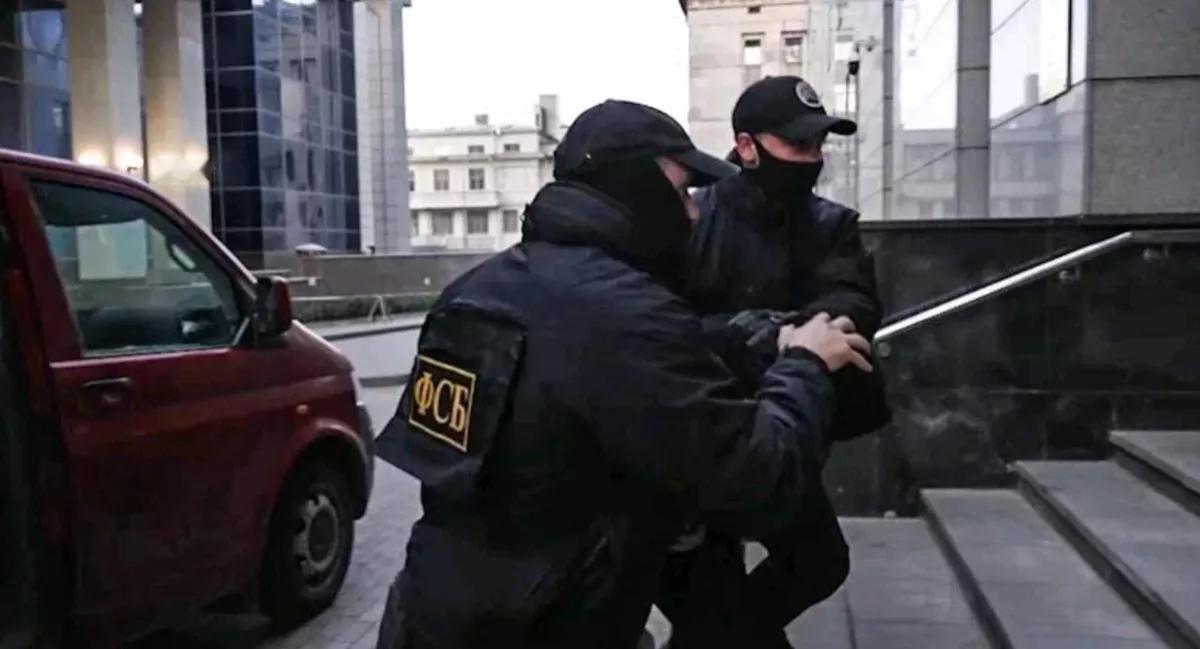 塔斯社报道，莫斯科一中学发生袭击事件。

当地时间16日，俄联邦安全局公共信息中