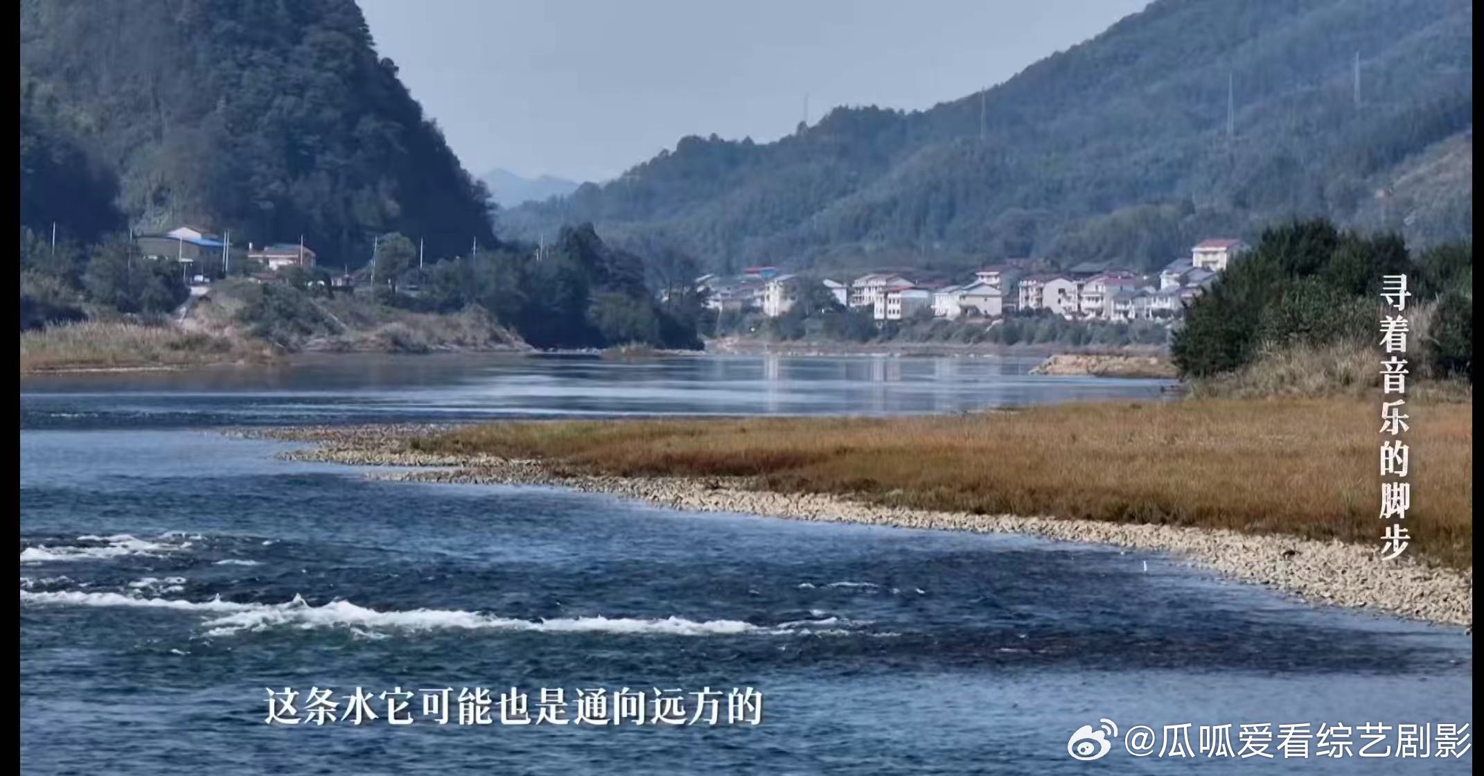 #湖南作曲家说月亮之上最初是抒情版# 年纪到了，是时候觉醒了！现在最爱听的就是凤