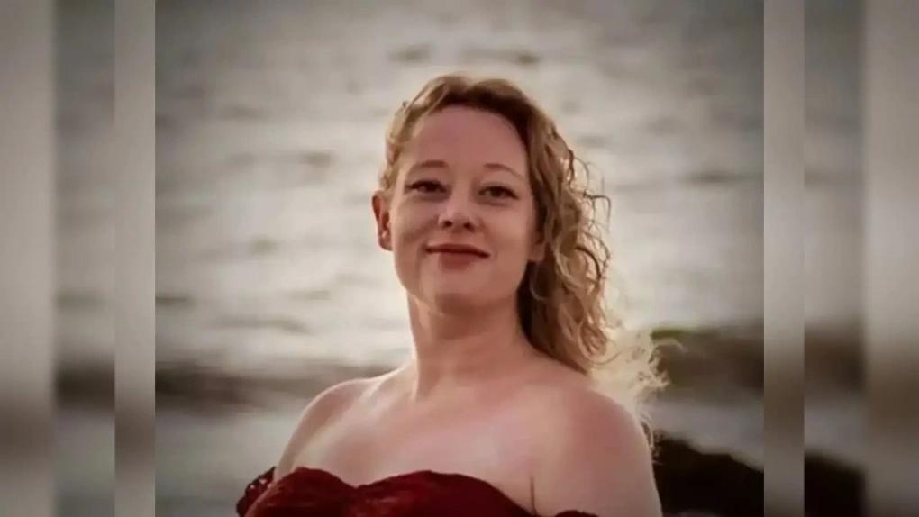 小仙女挑衅美国特工被爆头
一名小仙女挑衅美国移民局，结果身中数枪，被当场击毙！