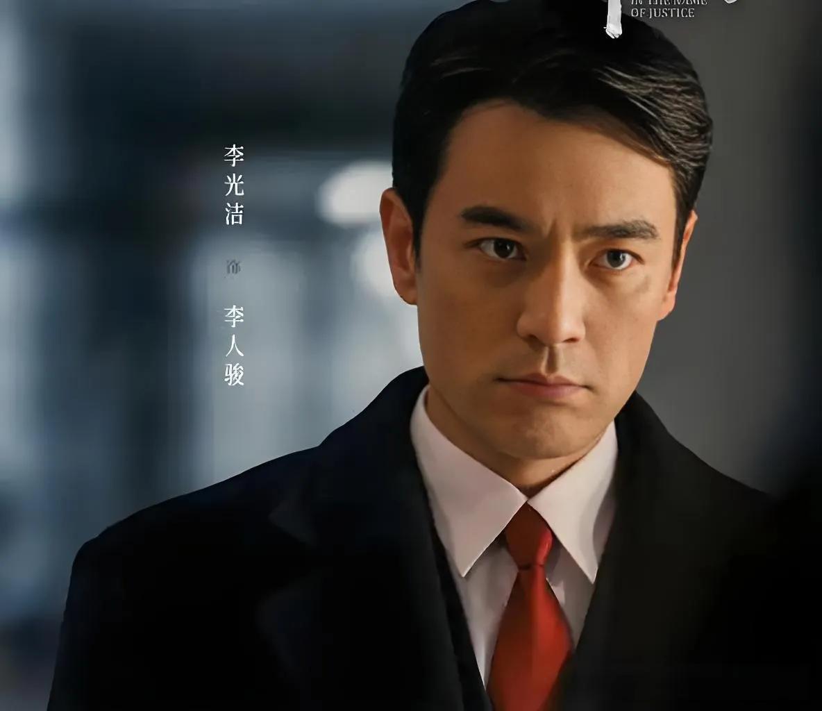 林逸舟僵立被告席，十年冤狱的血泪骤然倾泻，压得他几乎窒息。铁窗外晨曦穿透，刺破阴