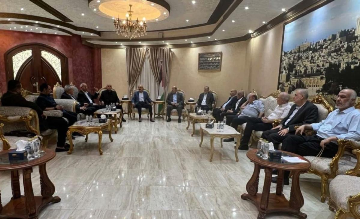 为结束持续的加沙战争，稳定局势，中东大国埃及再次出头，协调并统一巴勒斯坦各派立场