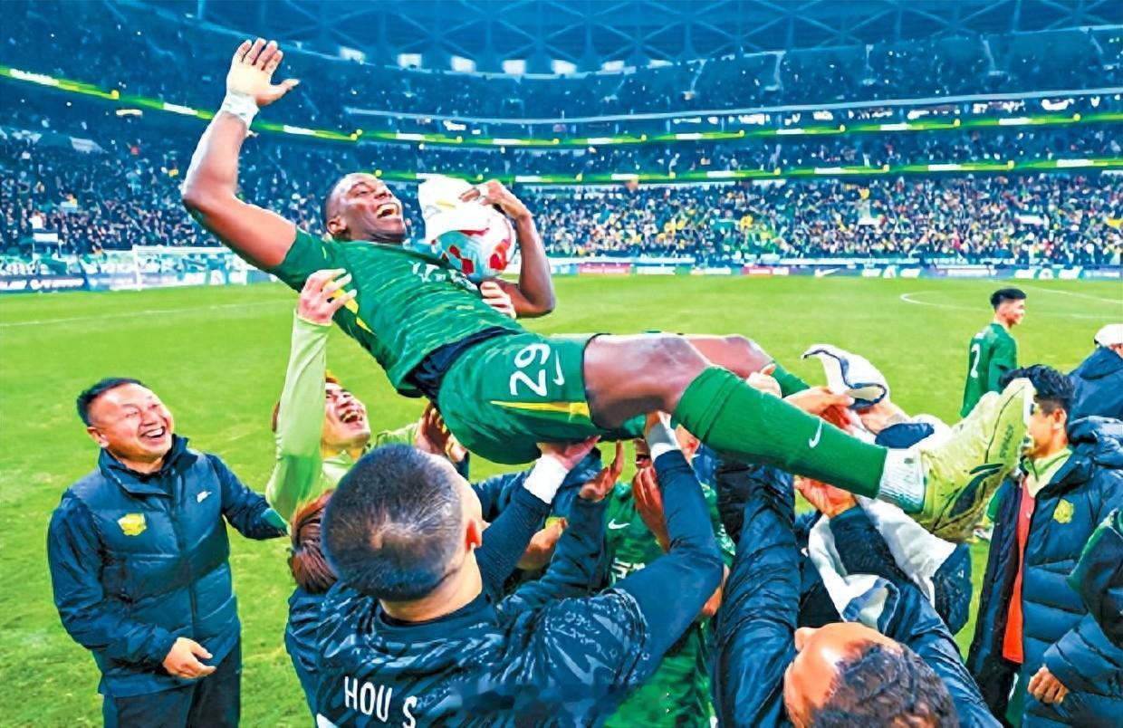 中超最后一轮，北京国安主场5-1大胜梅州客家32岁安哥拉前锋法比奥上演 “大四喜