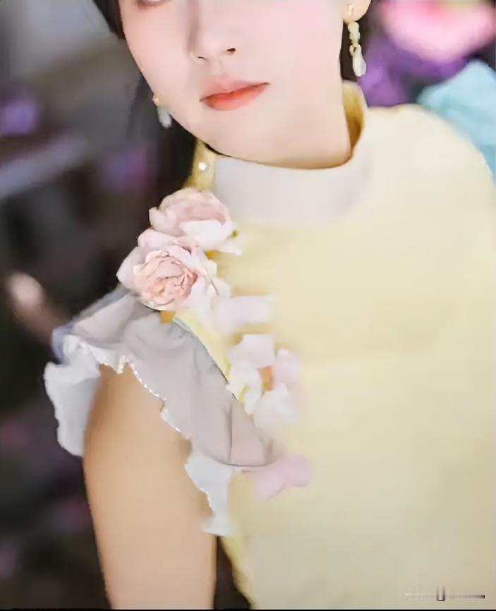 那个给老师们一天开三次会的校长，
终于终于生病了，
老师们终于不用换课开会了，