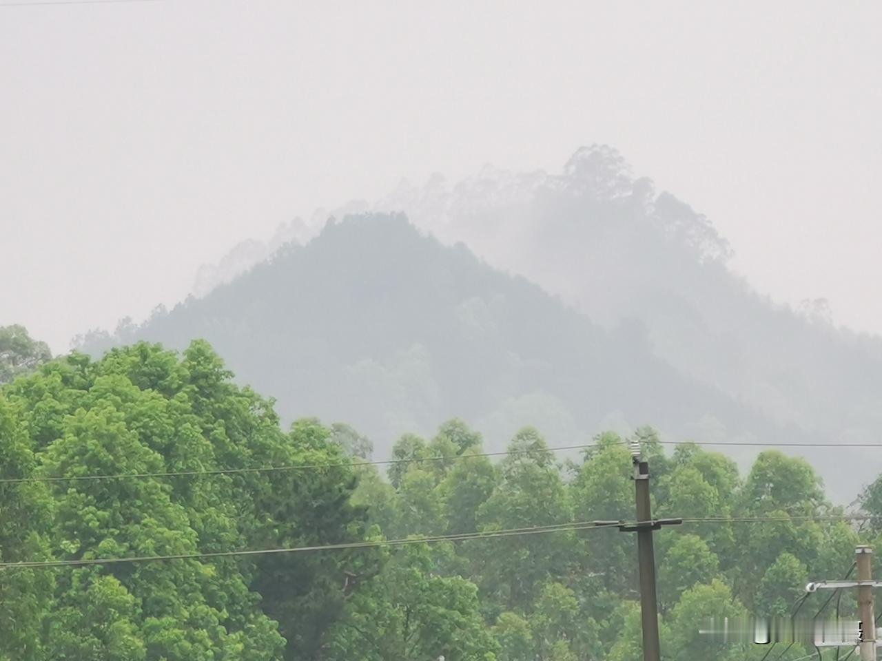 雨后的乡村风景。
