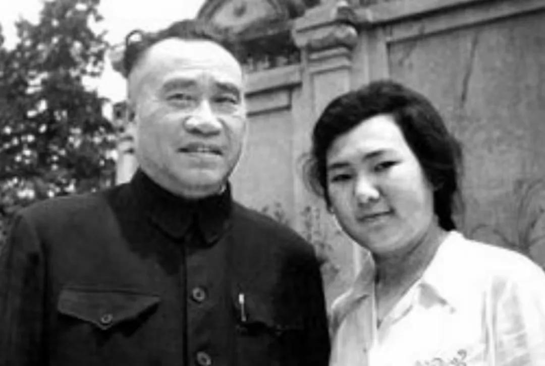 有功之臣
        1966年夏初的一天，朱敏从农村回来见到父亲以后，连忙