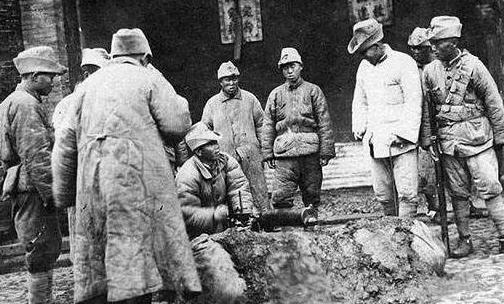 1944年，“大汉奸”郭绍绪邀请日军高官在家中吃饭，喝的正酣时，伙计喊了一声:“