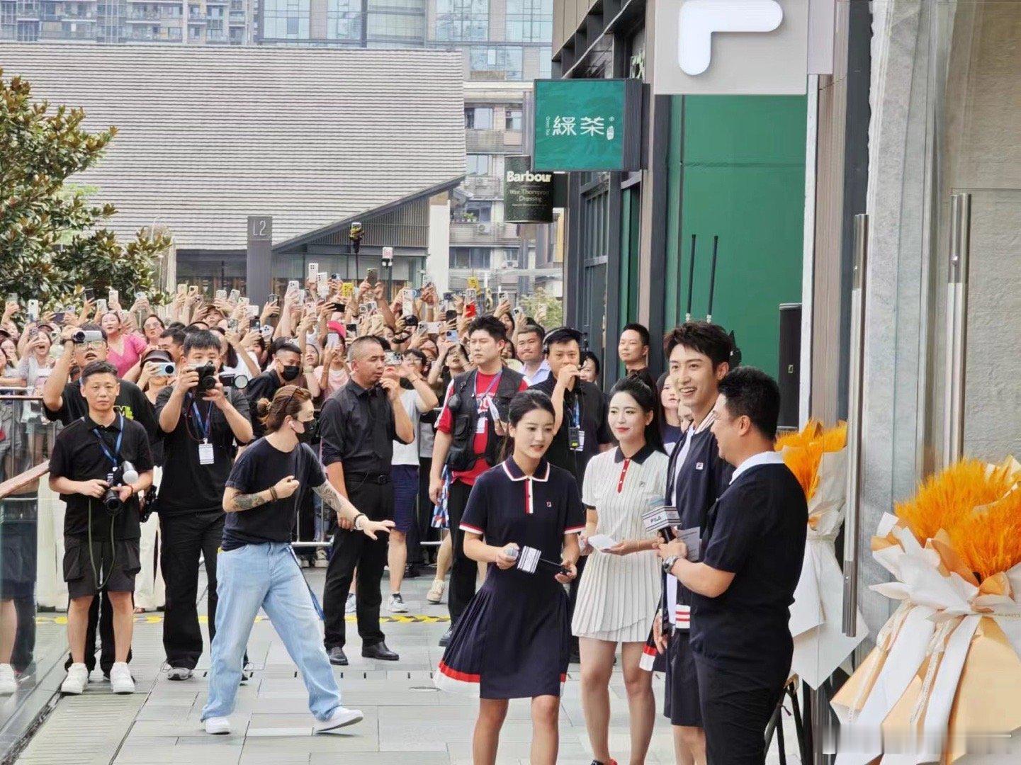 #黄景瑜成都活动# 啊啊啊啊啊啊啊啊啊啊！！！！也算是见过黄景瑜了！！！！！#黄