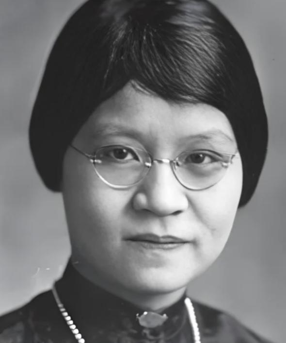 周恩来因错失她而长叹，宋美龄视她为知己，冰心称她“惊慕”。她终身未婚，92岁仍活