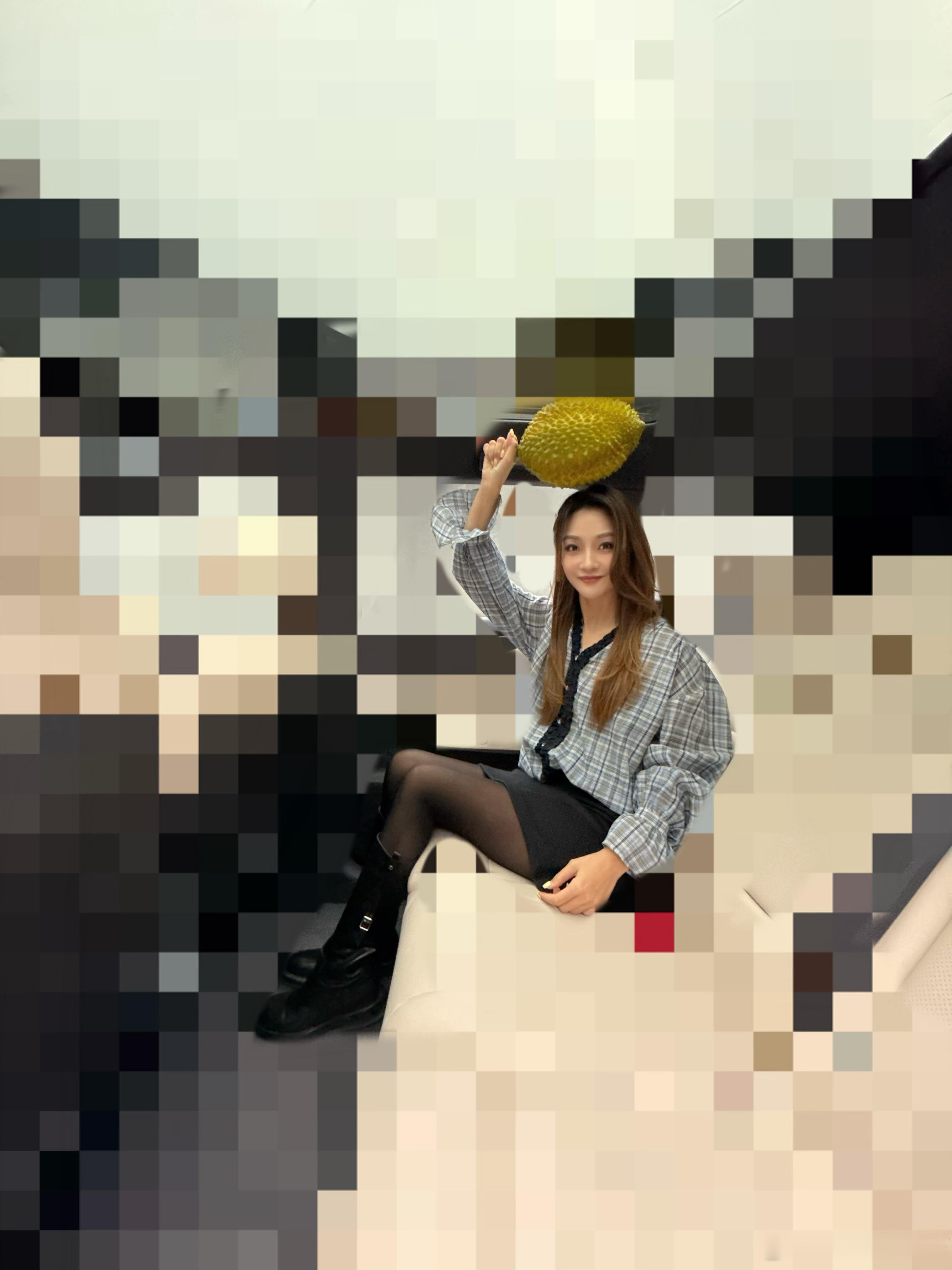 第一次在车里用榴莲测空间第一次用格莱美机械臂拍摄啥车？500万呢，现在不能说