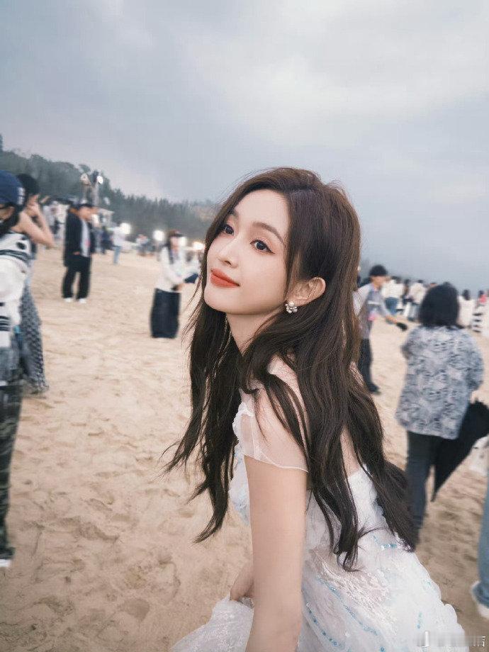 吴宣仪倪虹洁参与站姐团建 吴宣仪倪虹洁一日站姐体验卡吴宣仪和倪虹洁的站姐团建互发