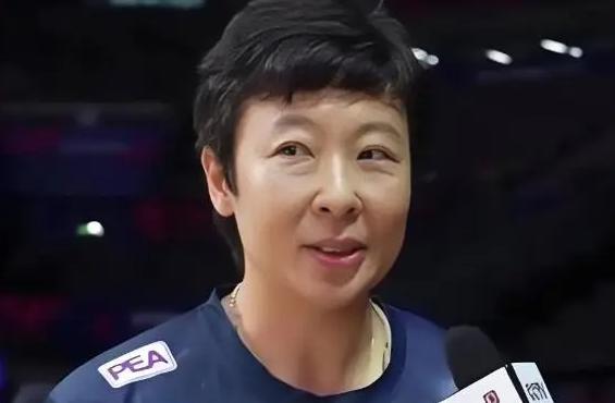 不愧是女排名宿！被问中泰比赛支持谁，冯坤直言体育不分国度，在哪队就希望哪队赢！