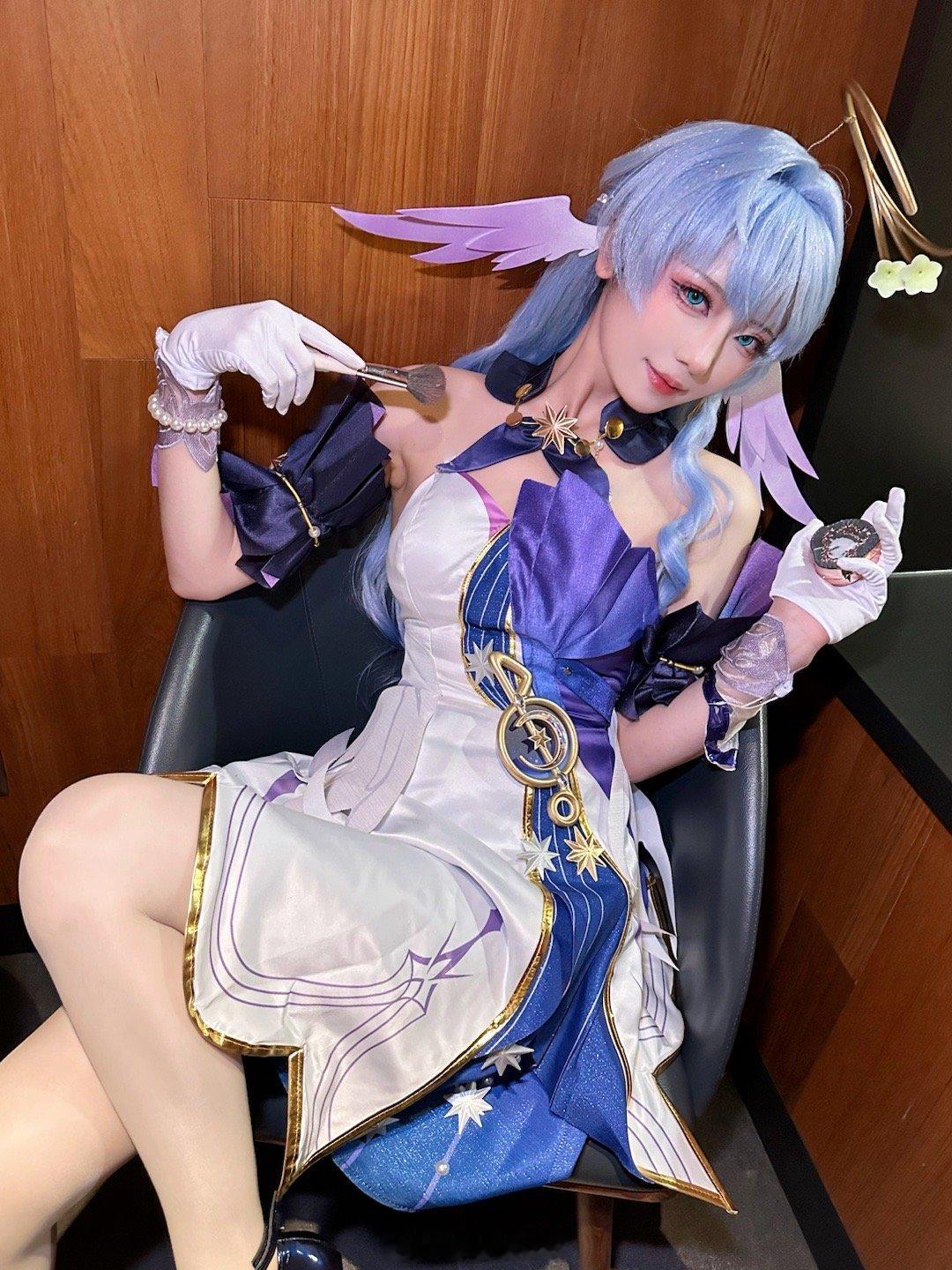 #崩坏星穹铁道[超话]##知更鸟##二次元cos大赏# 是知更鸟小姐❤️ ​​​