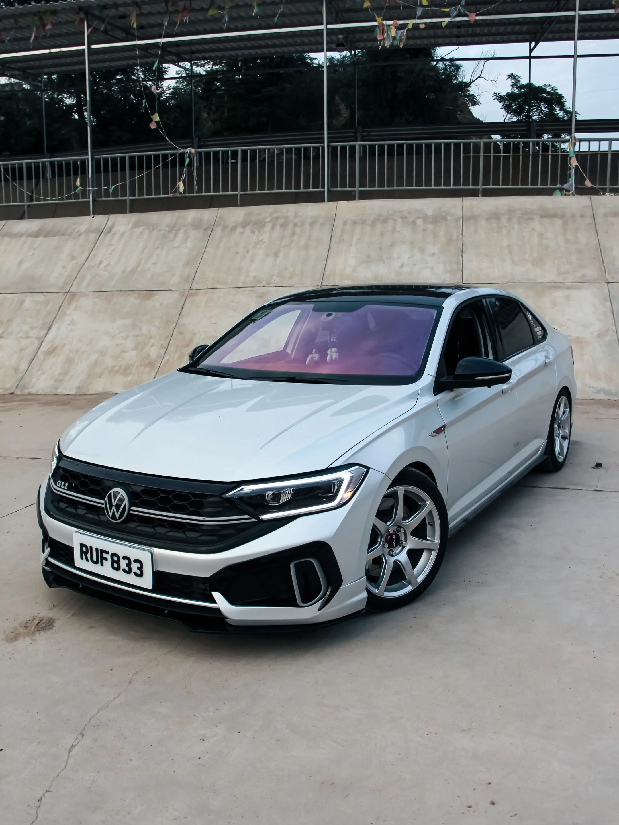 在前进的道路上总有一些不值一提的垫脚石