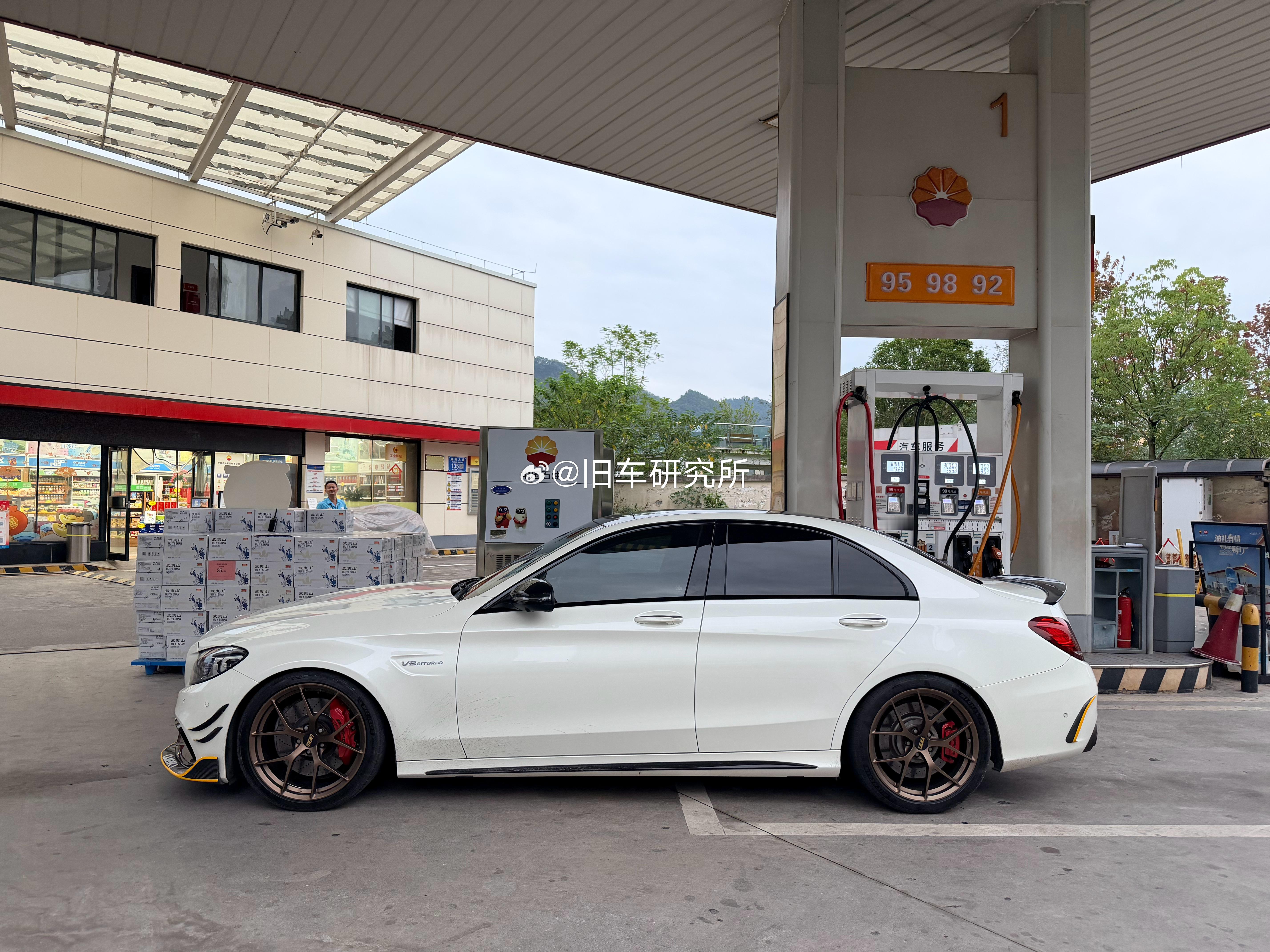 下午开W205.2 C63跑了473公里，85%高速，油耗10.1L/100km