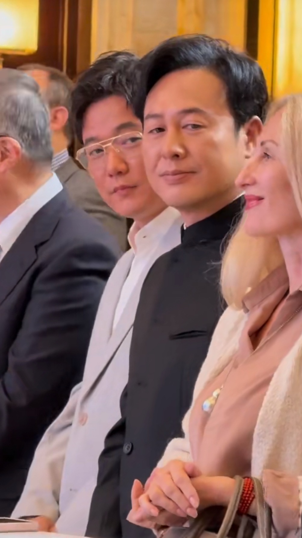 一腔热泪喷射而出 ​​​