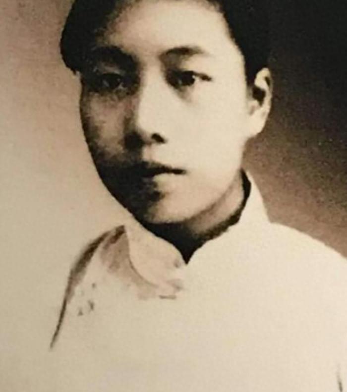 许广平怀孕后因羞愧不断捶打肚子，面对这一切，鲁迅却没有选择阻止她吗？
1936年