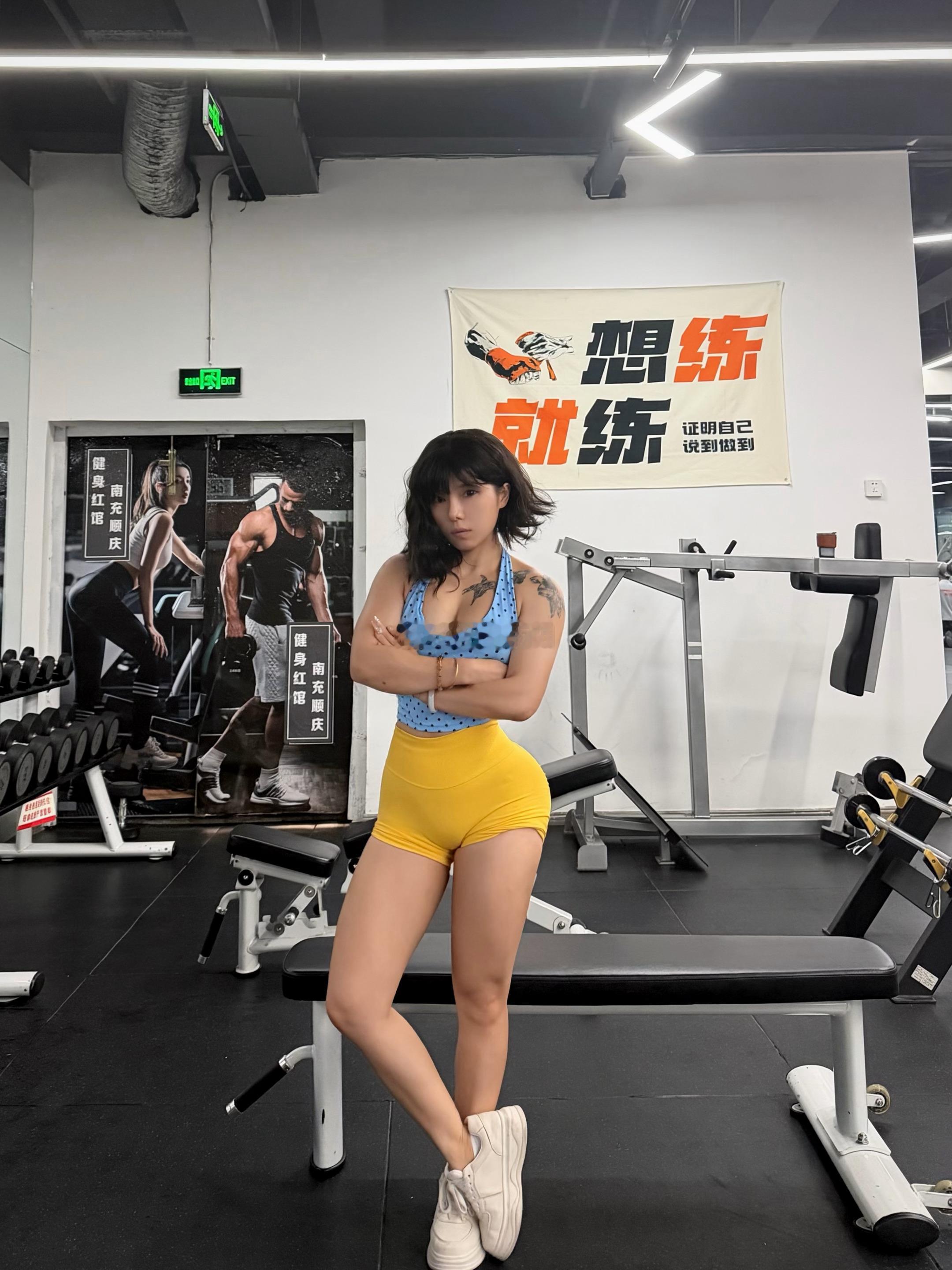 找不到地方就去健身房健身穿搭