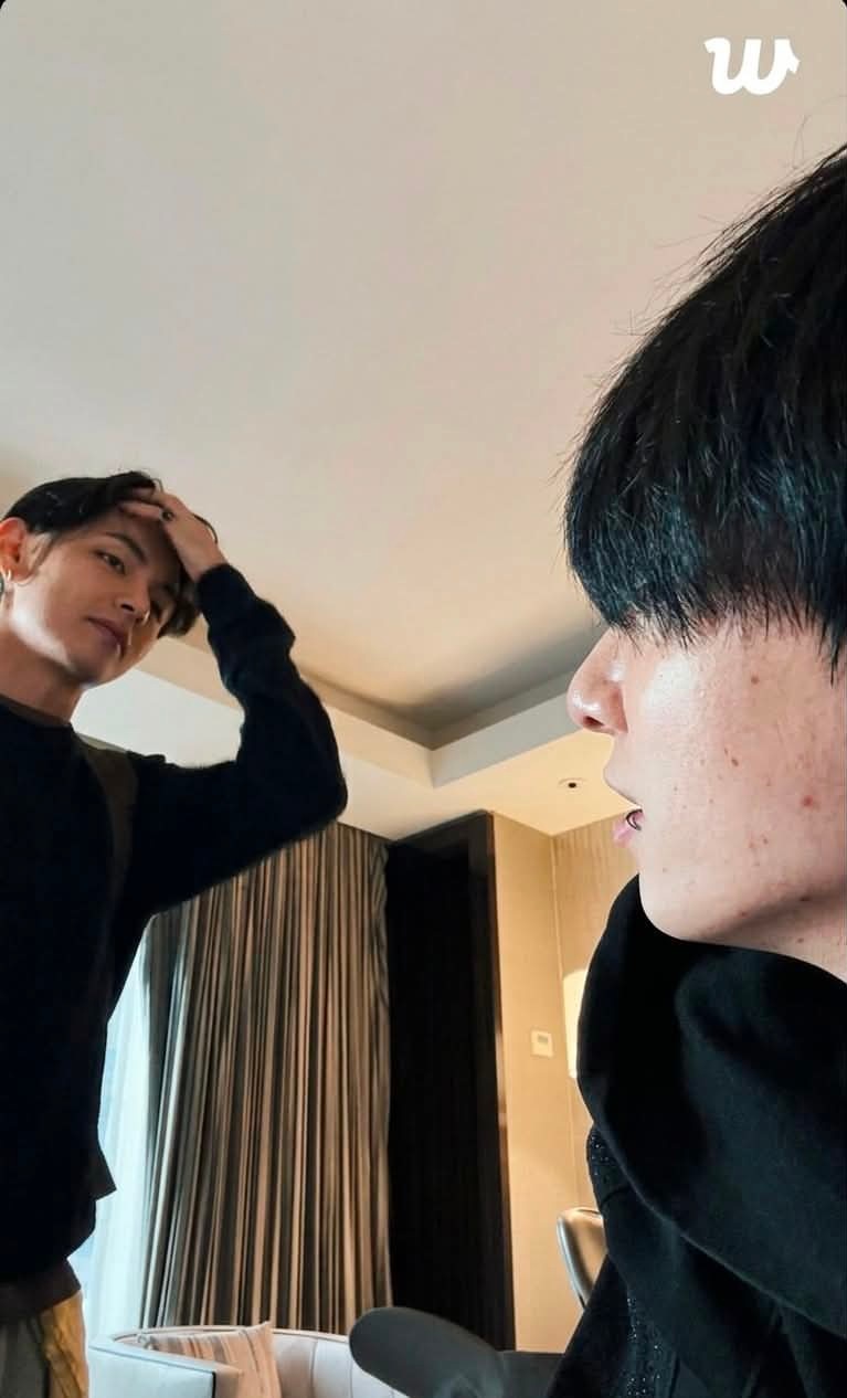 正泰 ▪️26.05.29🐰weverse🔴：刚躺下打算睡觉，突然就开播了?