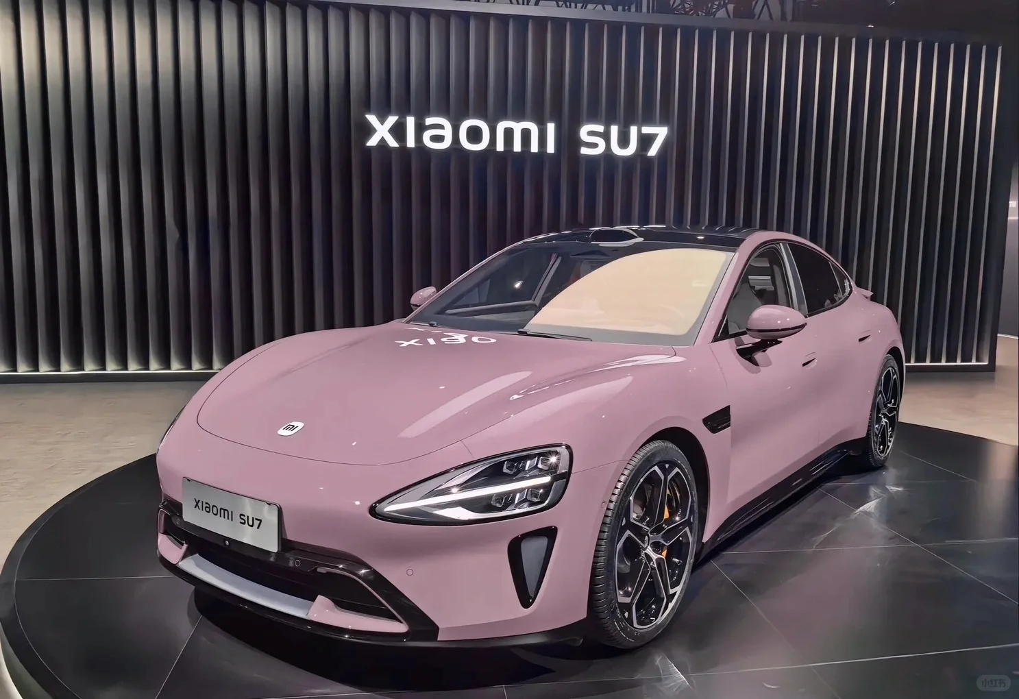 小米SU7限定色•樱花粉！
哪个少女心能受得了这个？又给我买小米SU7创造了一个...