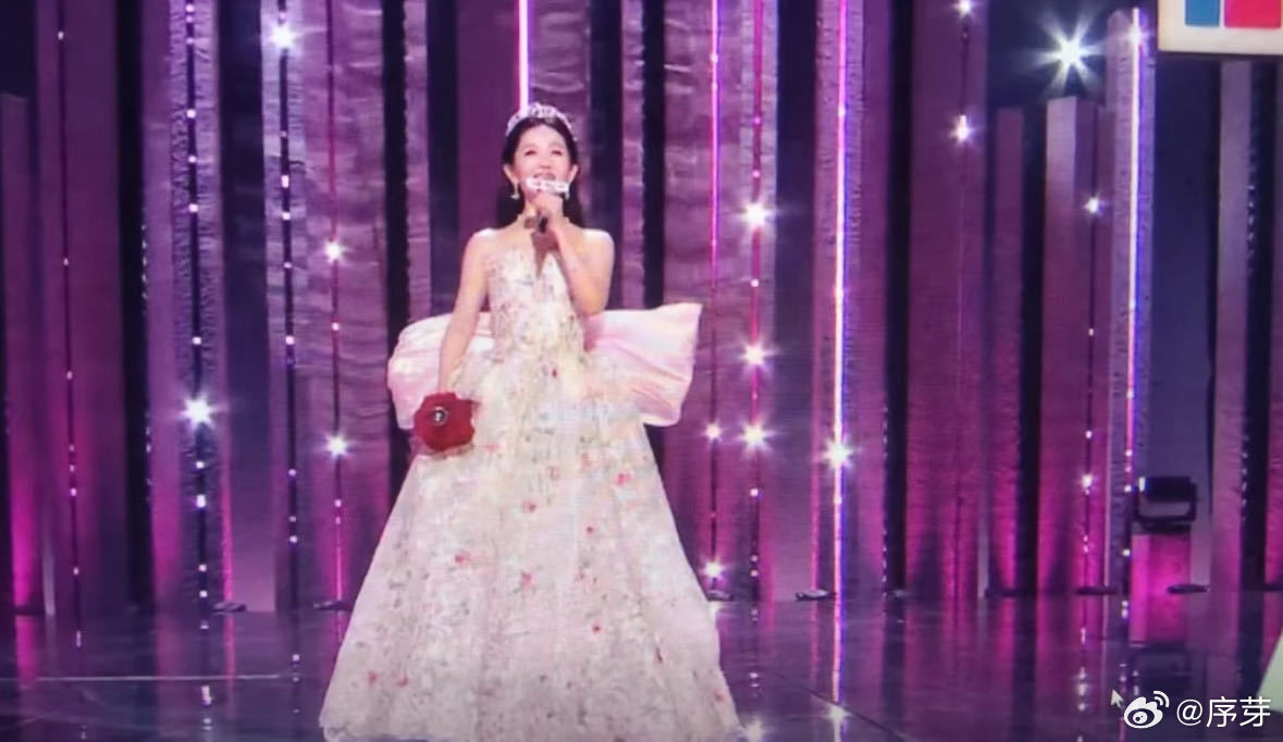 谢娜要开演唱会了吗真的被谢娜惊喜到，主持控场稳，唱跳舞台也超绝，全能型艺人开演唱