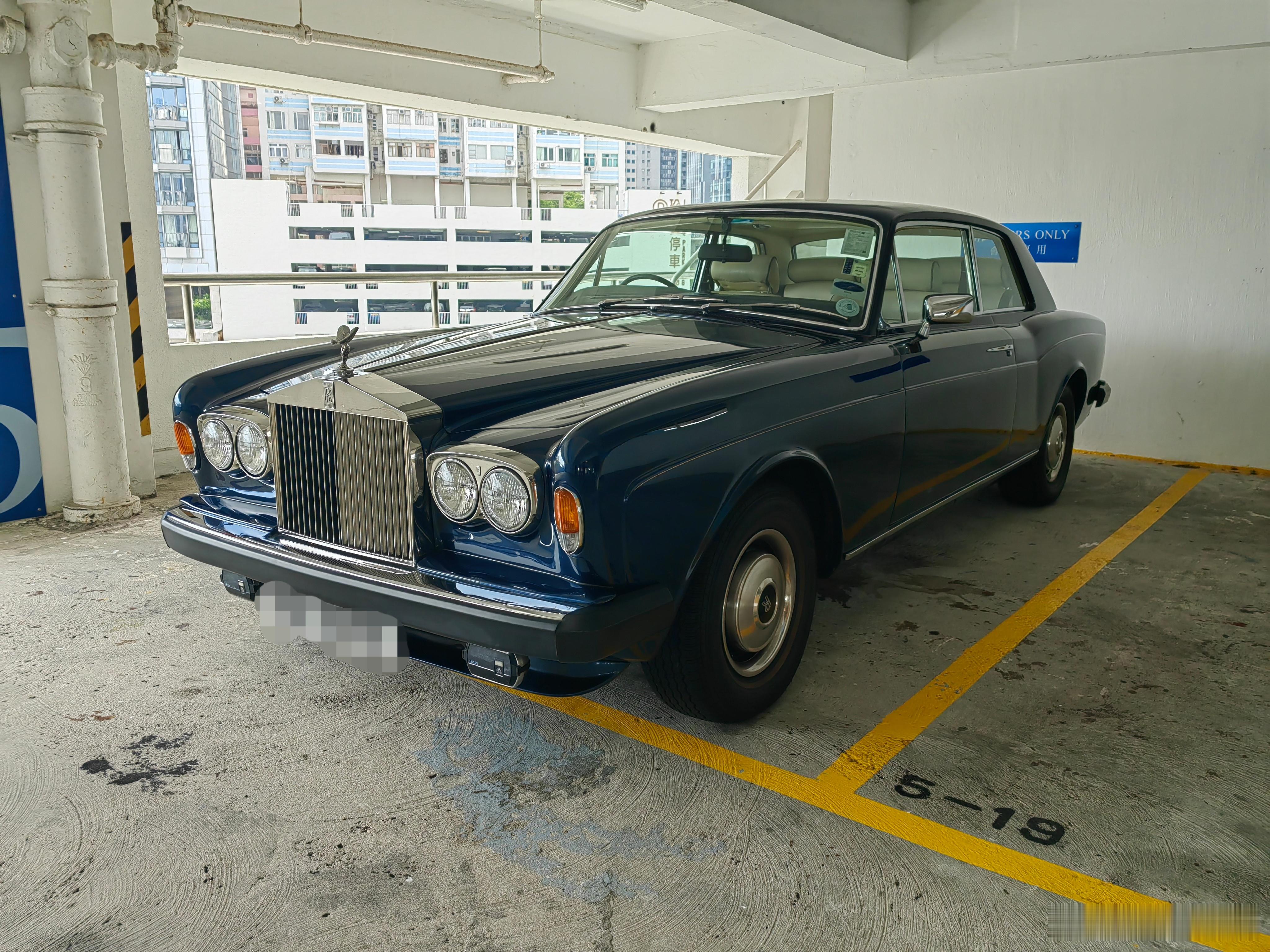 1978年创造的劳斯莱斯 Corniche, 跟我们上次参观苏富比展览的那部基本