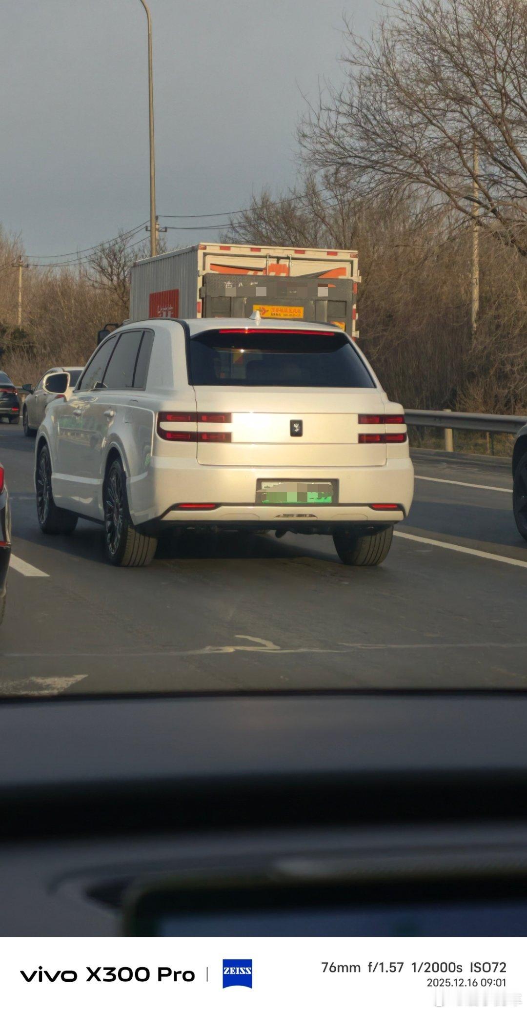 今儿在环路上看到个这车 采访一下各位 这是什么车🤔？全民拍车我与汽车的日常启子