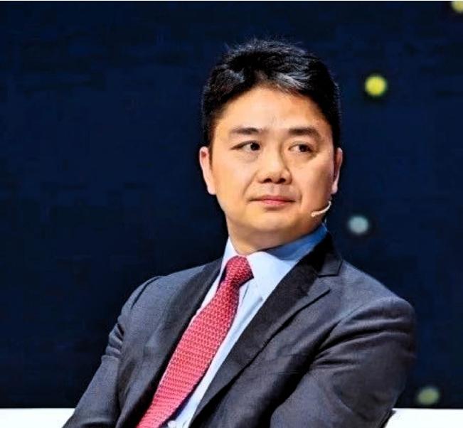 巴黎那帮毛贼估计肠子都悔青了，费大劲搬空京东仓库，结果偷回去一堆“电子板砖”！