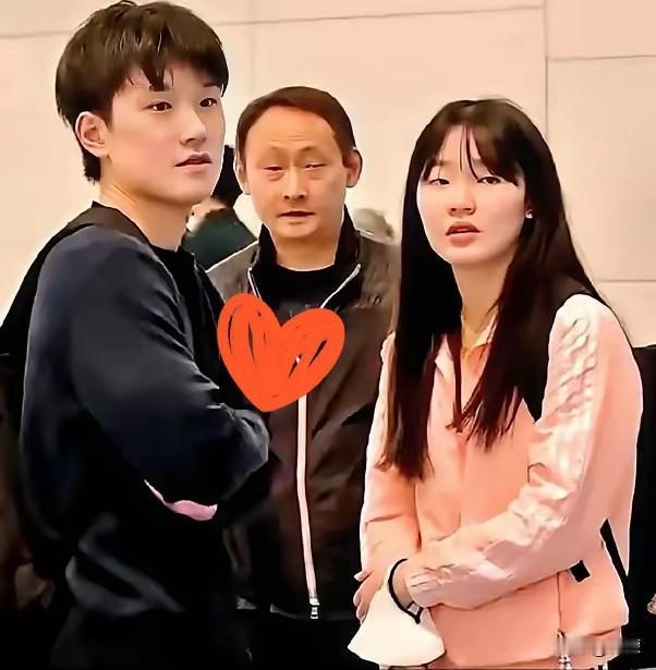张本宇怕是心里不好受。
儿子为了冲击男单冠军，
特意只兼了一项，结果连16强都没