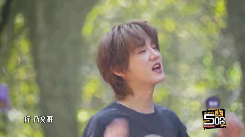 鹿晗上一秒救人下一秒被救鹿晗笑不出来了本来还在看邓超陈赫鹿晗三人合伙捉弄别人，觉