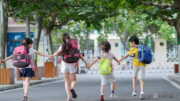 11月起中小学春秋假实锤！家长狂喜但先别急，这3招破解陪娃难题✨
 
家有中小学
